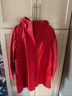 Women's lululemon Red Hooded Raincoat Jacket size 6